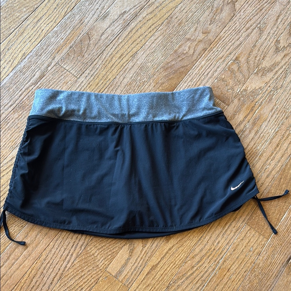 Nike dri - fit run skirt size m